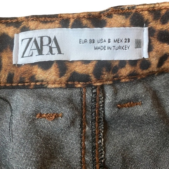 Zara Y2K Leopard Print Jeans Size 6 Emblem 90s Graffiti High Rise Zipper - Picture 8 of 9